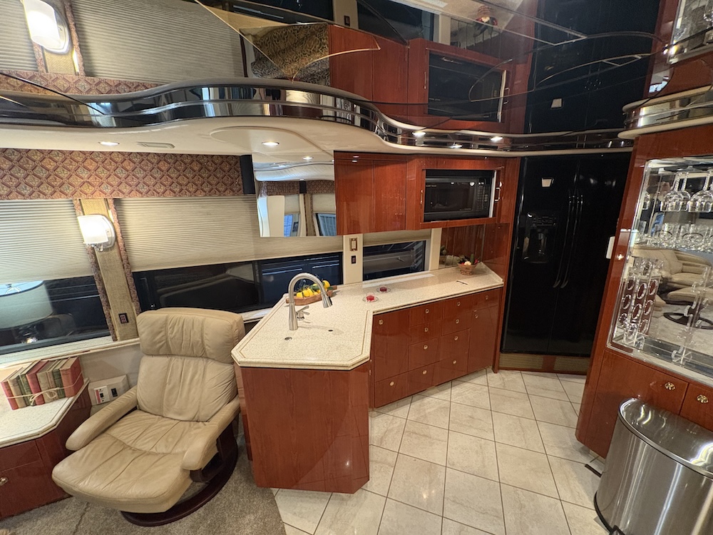 2001 Prevost Featherlite  H3-45 For Sale