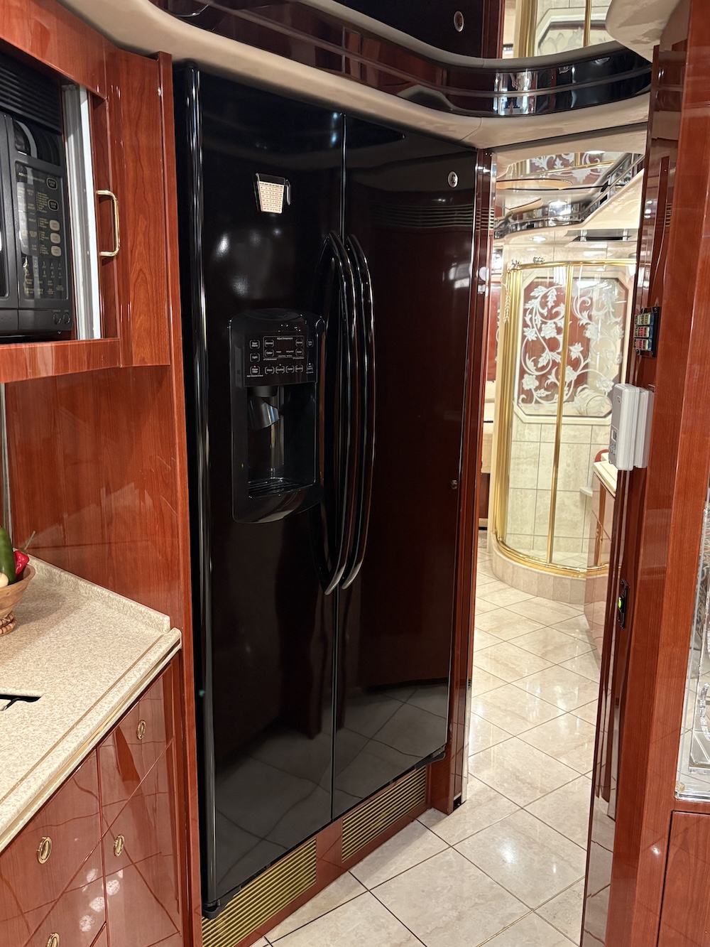 2001 Prevost Featherlite  H3-45 For Sale