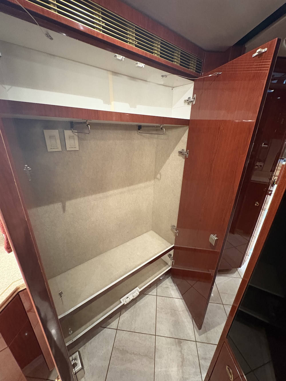 2001 Prevost Featherlite  H3-45 For Sale