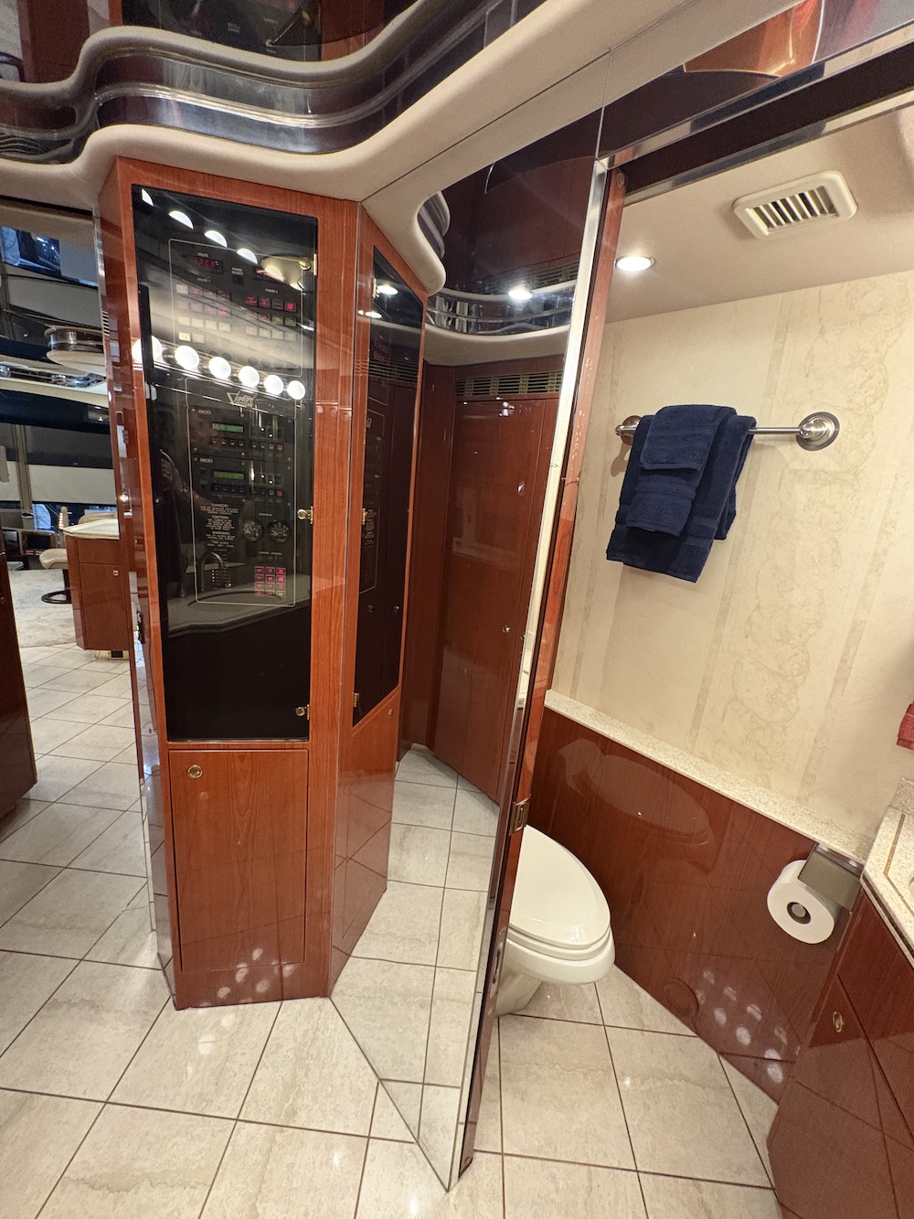 2001 Prevost Featherlite  H3-45 For Sale