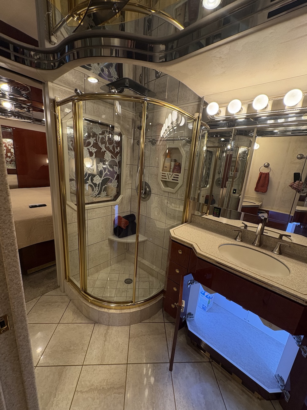 2001 Prevost Featherlite  H3-45 For Sale
