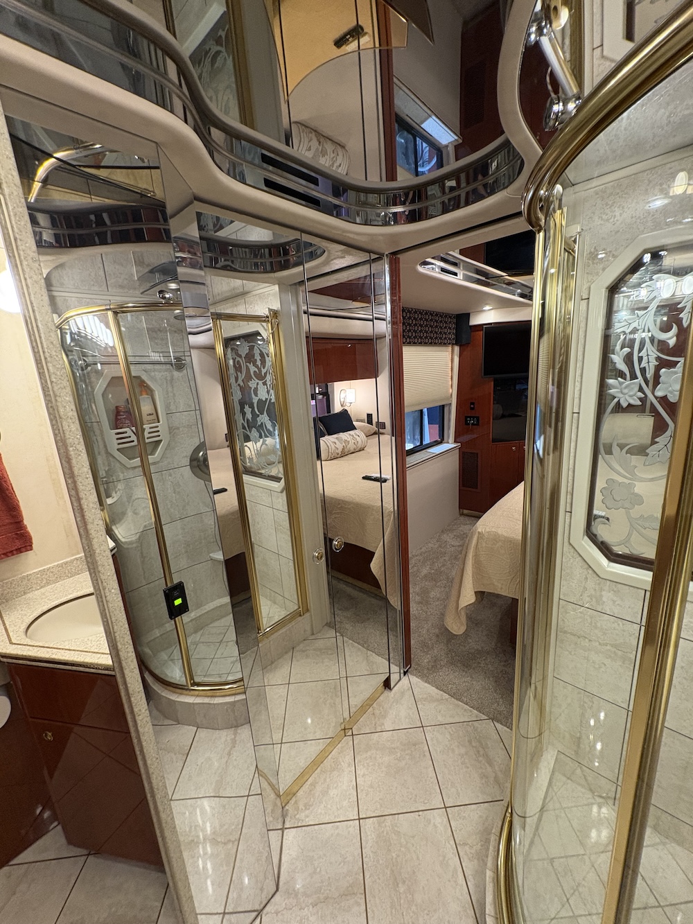 2001 Prevost Featherlite  H3-45 For Sale