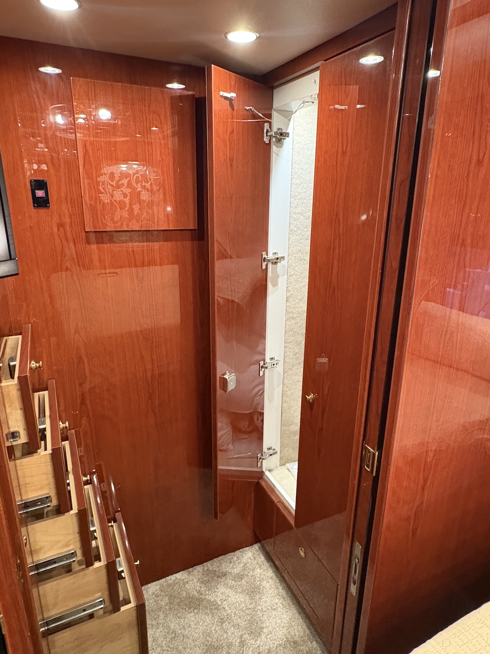 2001 Prevost Featherlite  H3-45 For Sale