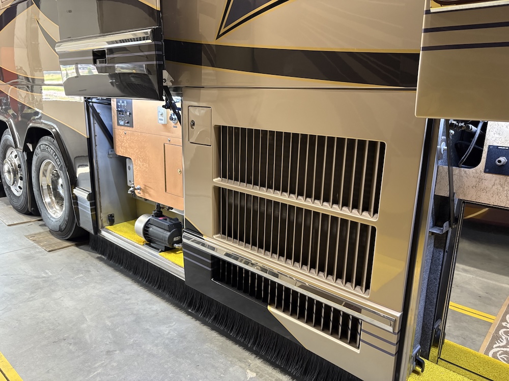 2001 Prevost Featherlite  H3-45 For Sale