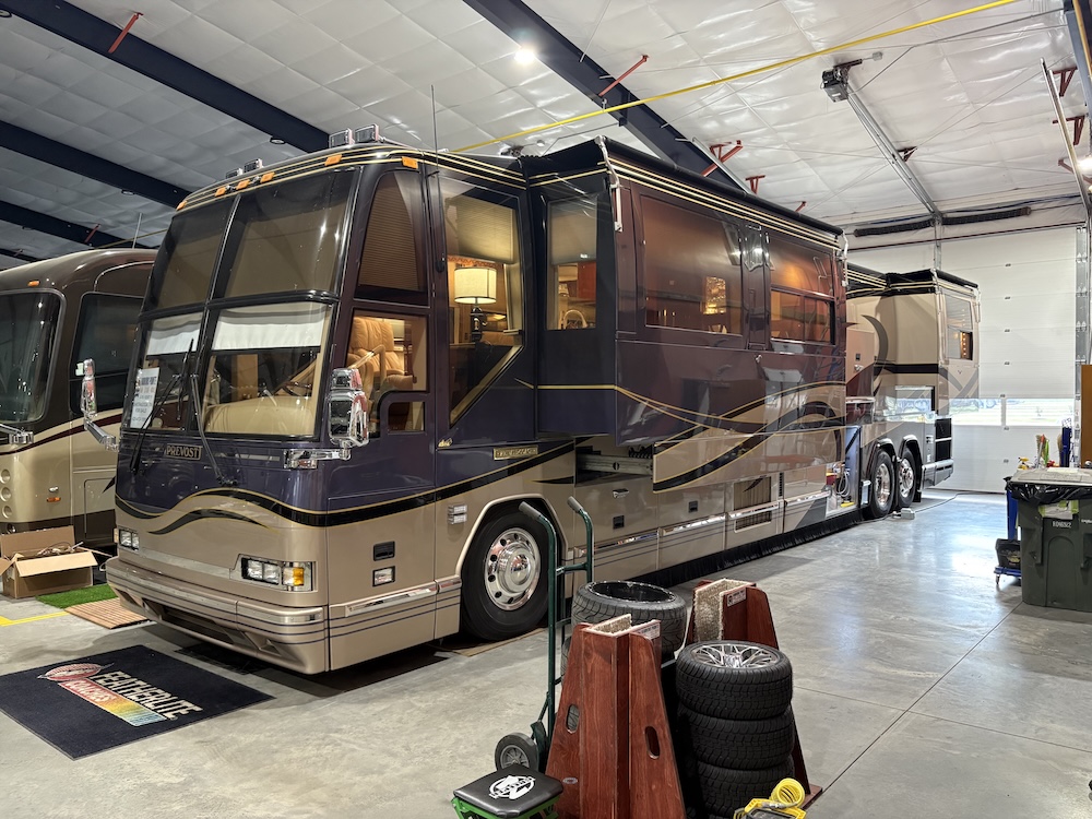 2001 Prevost Featherlite  H3-45 For Sale