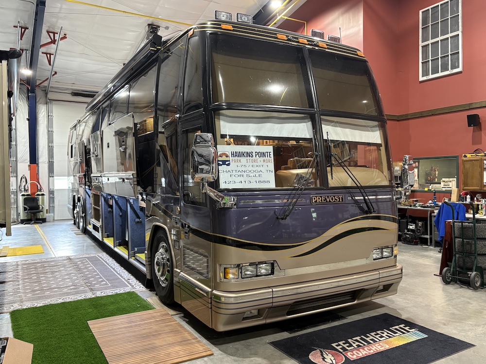 2001 Prevost Featherlite  H3-45 For Sale