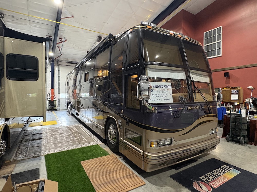 2001 Prevost Featherlite  H3-45 For Sale