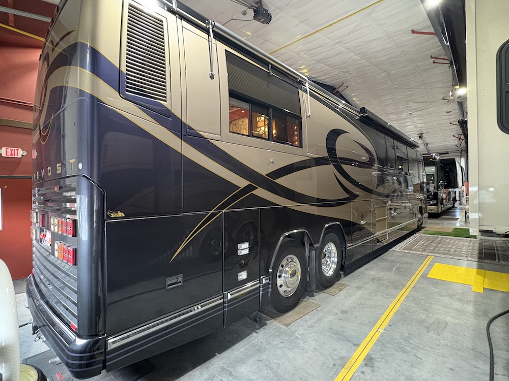 2001 Prevost Featherlite  H3-45 For Sale