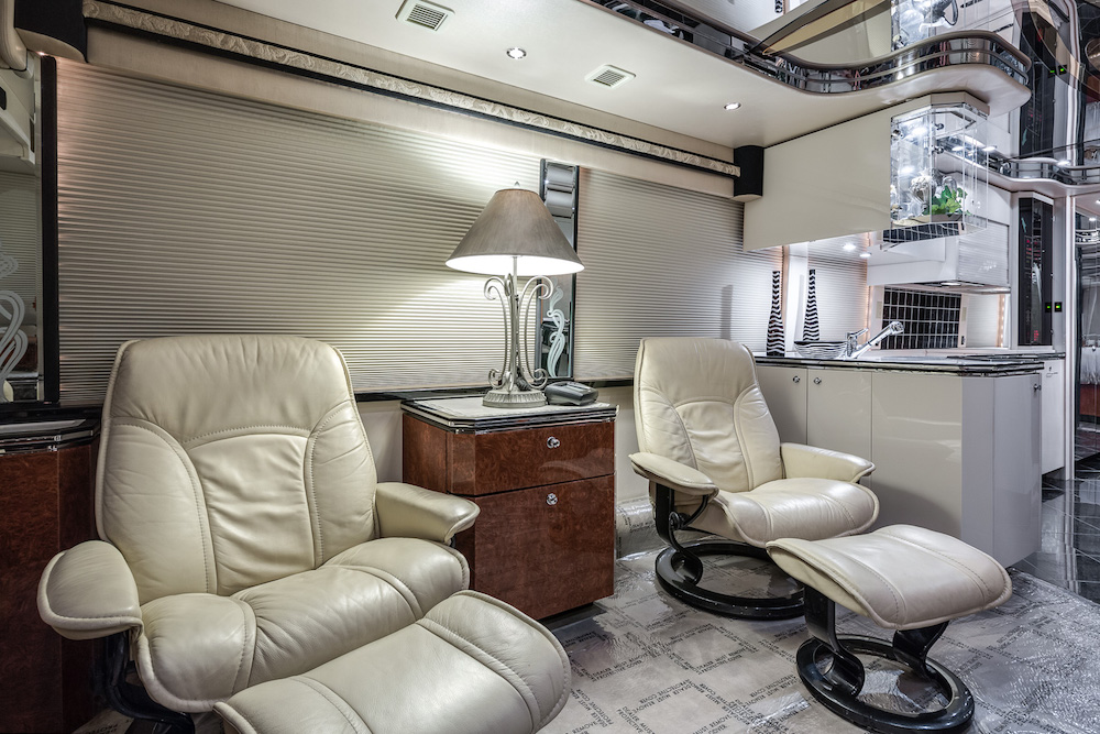 2001 Prevost Featherlite H3-45 For Sale