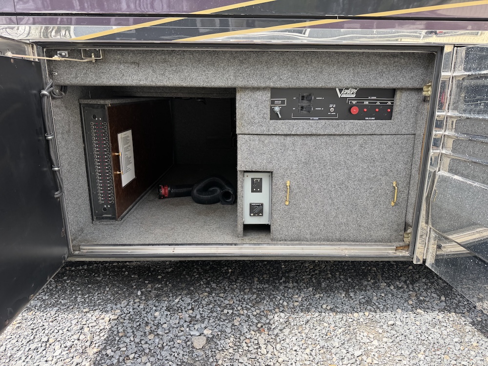 2001 Prevost Featherlite XLII For Sale