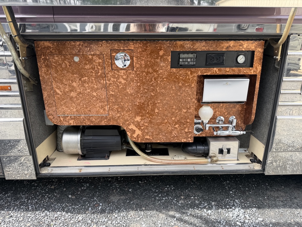 2001 Prevost Featherlite XLII For Sale