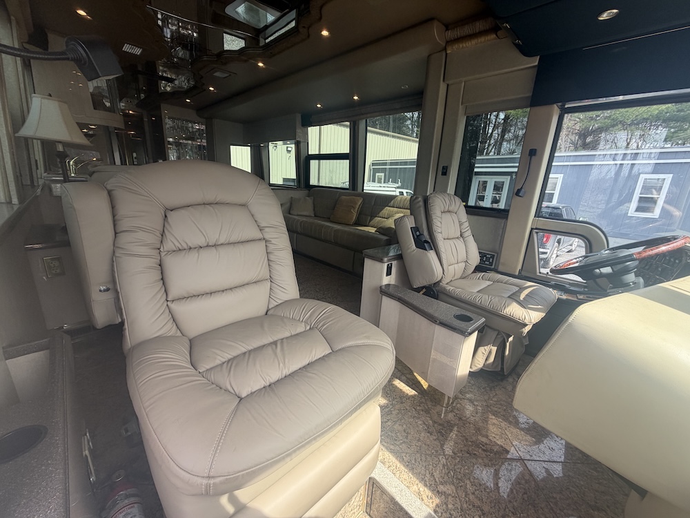 2001 Prevost Featherlite XLII For Sale