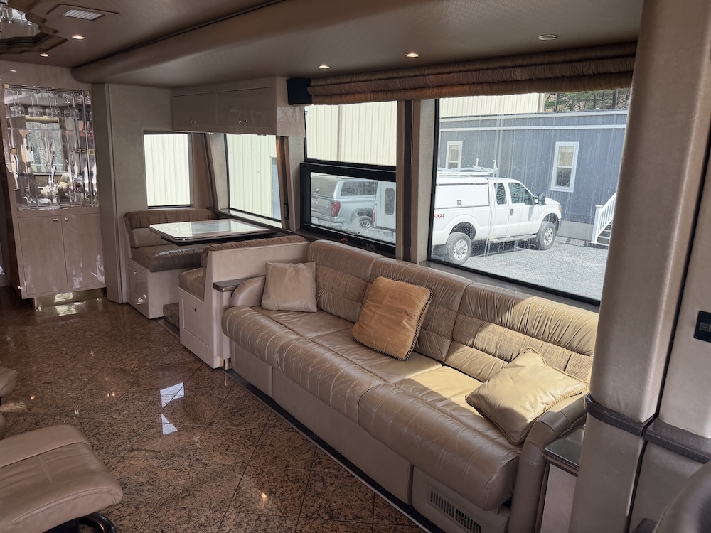 2001 Prevost Featherlite XLII For Sale