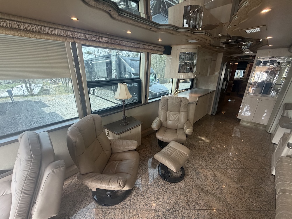 2001 Prevost Featherlite XLII For Sale