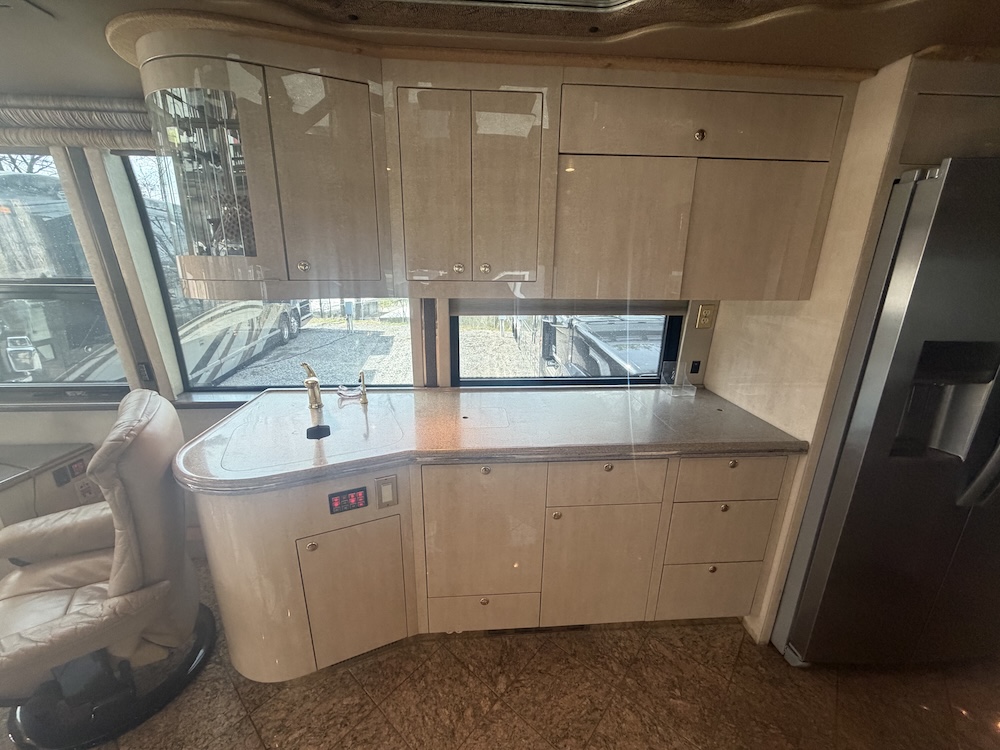 2001 Prevost Featherlite XLII For Sale