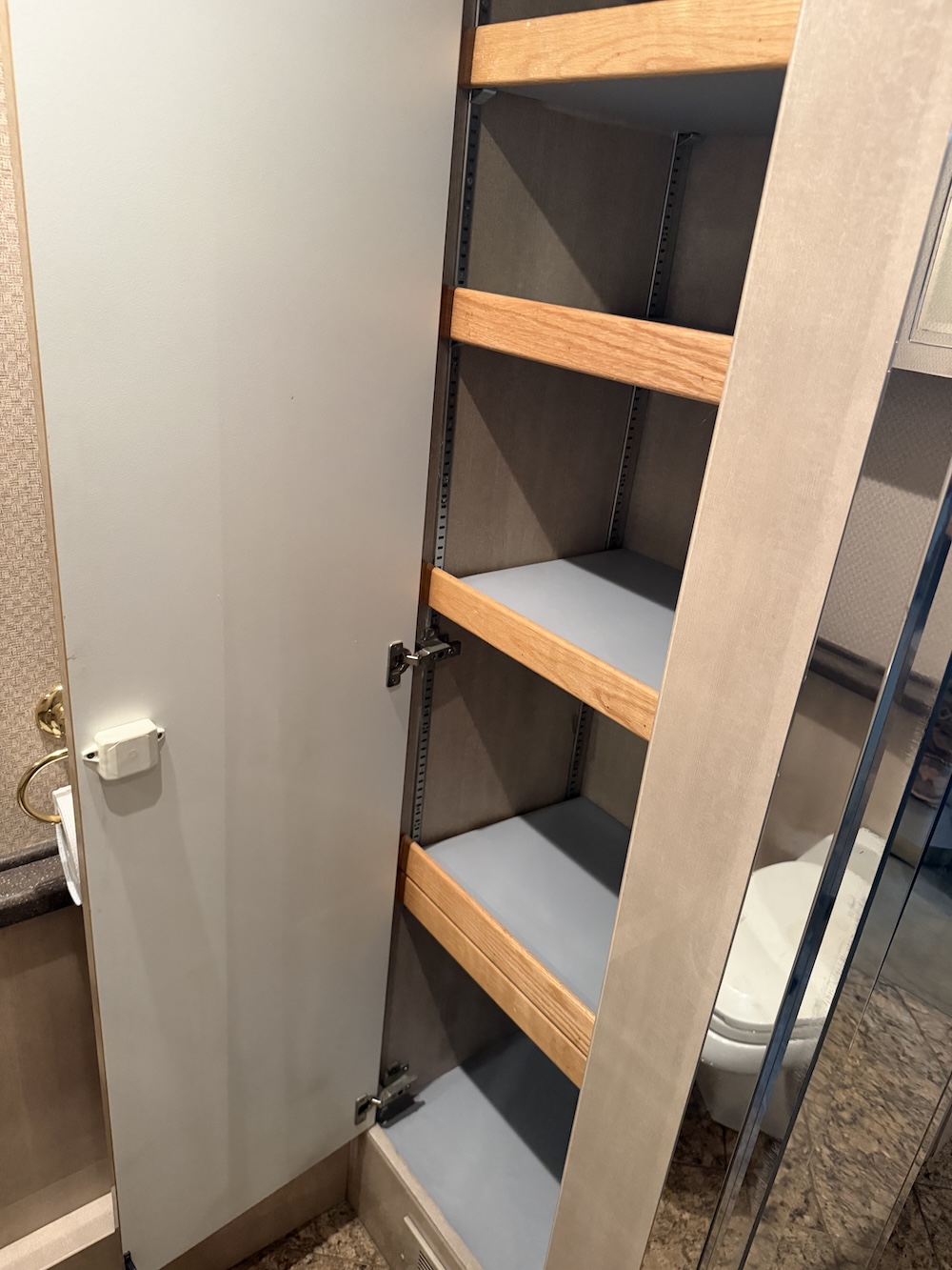 2001 Prevost Featherlite XLII For Sale