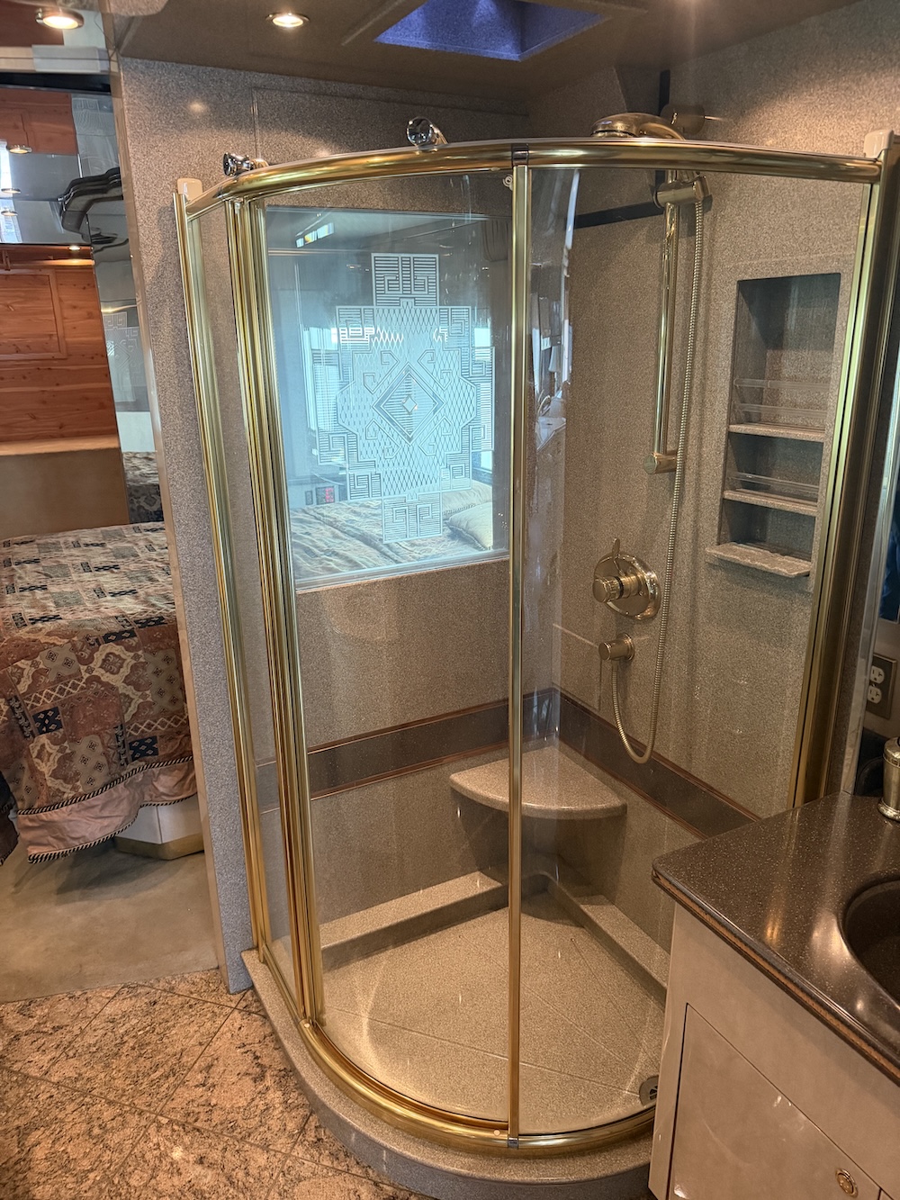 2001 Prevost Featherlite XLII For Sale