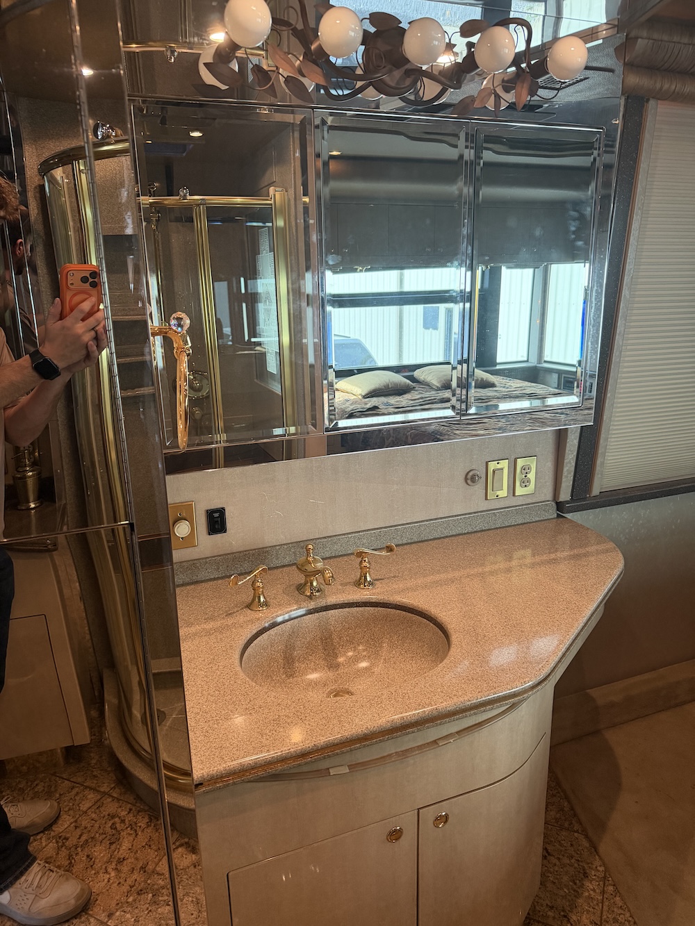 2001 Prevost Featherlite XLII For Sale