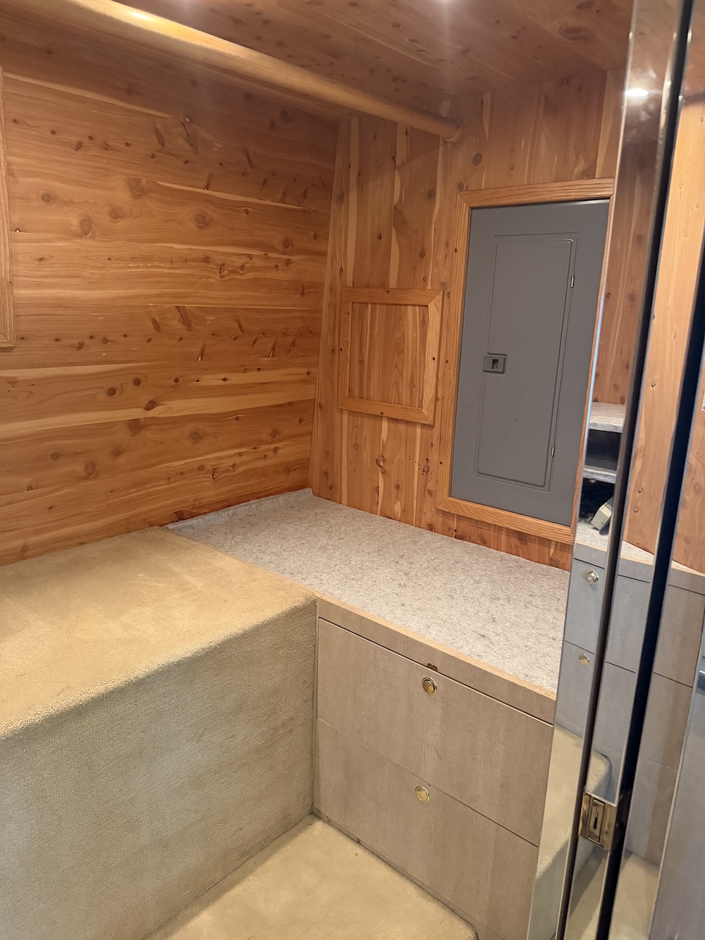 2001 Prevost Featherlite XLII For Sale