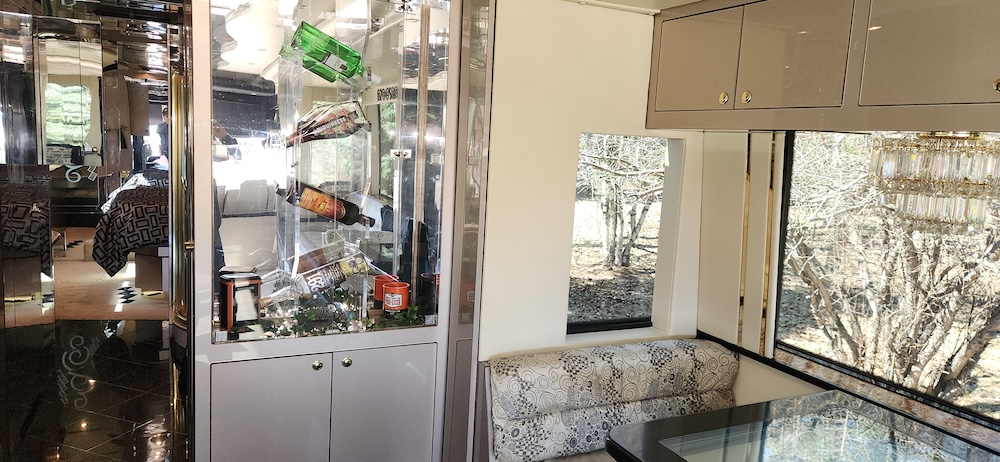 2001 Prevost Featherlite XLII For Sale