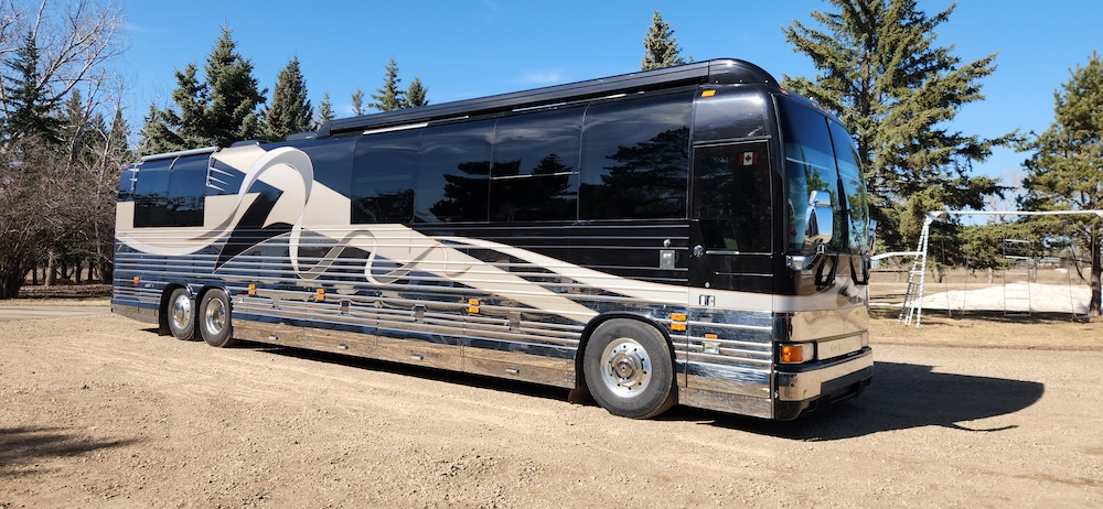 2001 Prevost Featherlite XLII For Sale