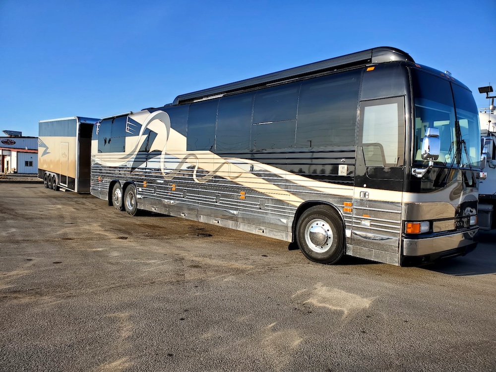2001 Prevost Featherlite XLII For Sale