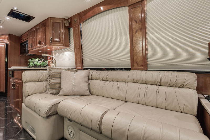 2001 Prevost Featherlite XLII For Sale