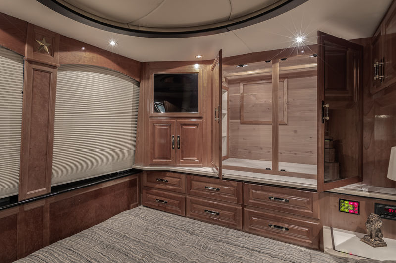 2001 Prevost Featherlite XLII For Sale