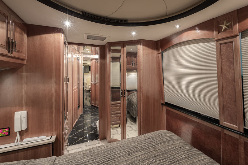 2001 Prevost Featherlite XLII For Sale