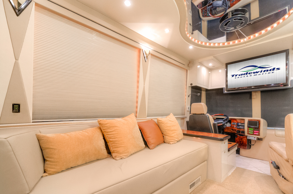 2001 Prevost Featherlite XLII For Sale