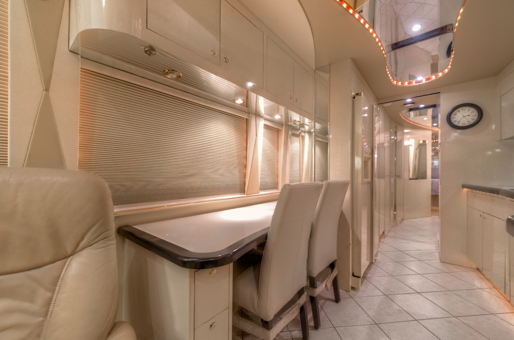 2001 Prevost Featherlite XLII For Sale