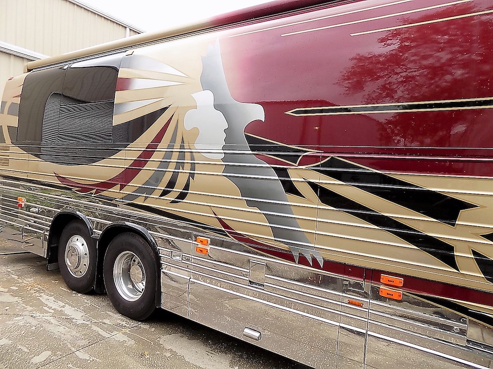 2001 Prevost Featherlite XLII For Sale