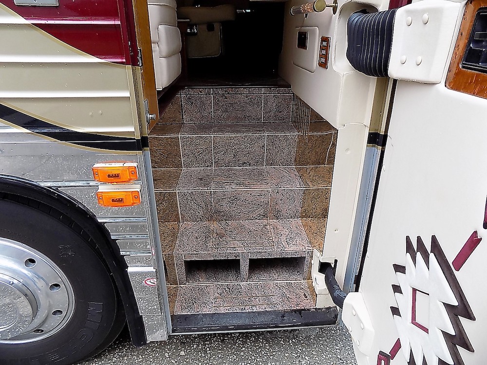 2001 Prevost Featherlite XLII For Sale