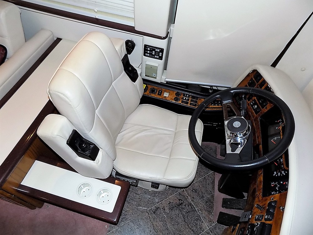 2001 Prevost Featherlite XLII For Sale