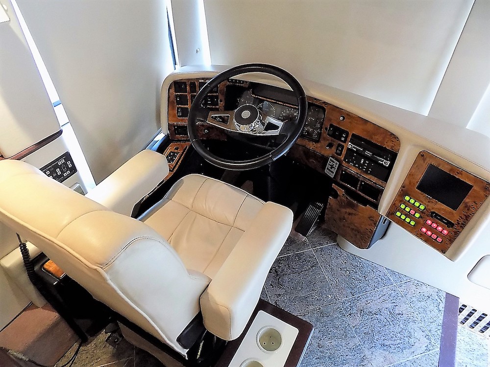 2001 Prevost Featherlite XLII For Sale