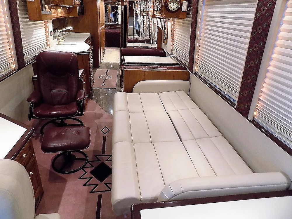 2001 Prevost Featherlite XLII For Sale