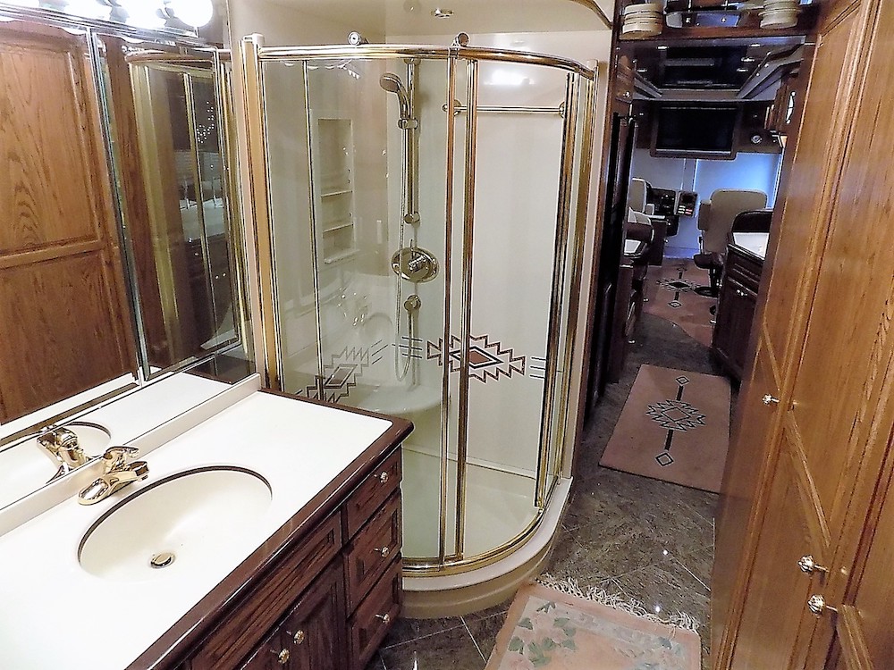 2001 Prevost Featherlite XLII For Sale