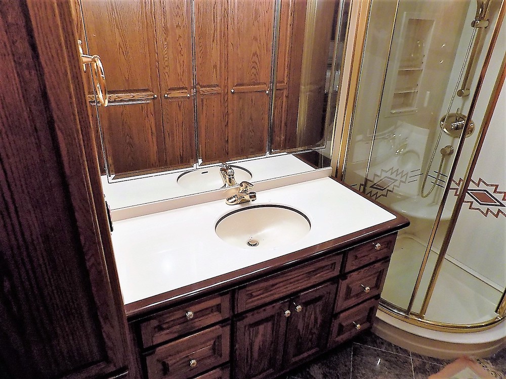 2001 Prevost Featherlite XLII For Sale