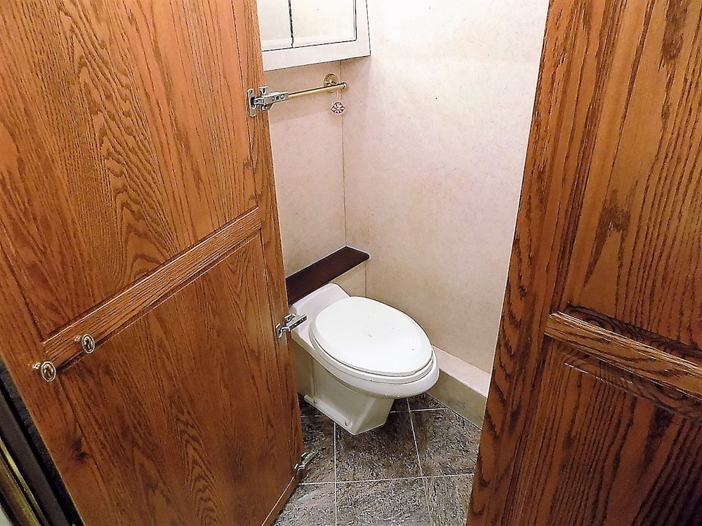 2001 Prevost Featherlite XLII For Sale