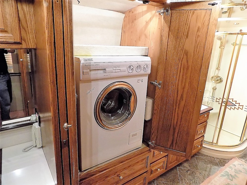 2001 Prevost Featherlite XLII For Sale