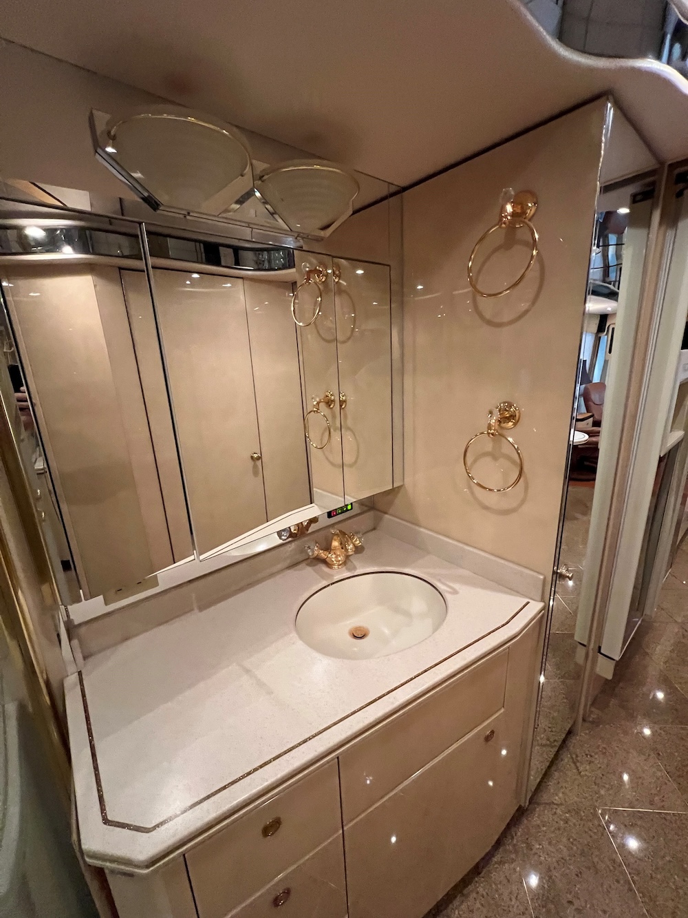 2001 Prevost H3-45 For Sale