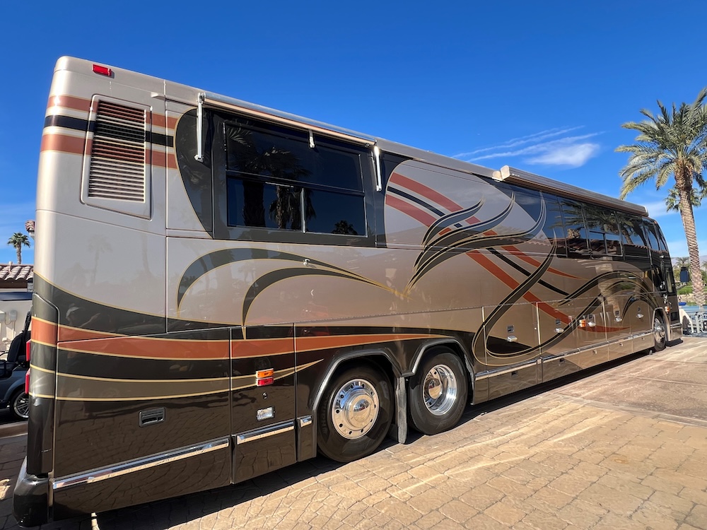 2001 Prevost H3-45 For Sale