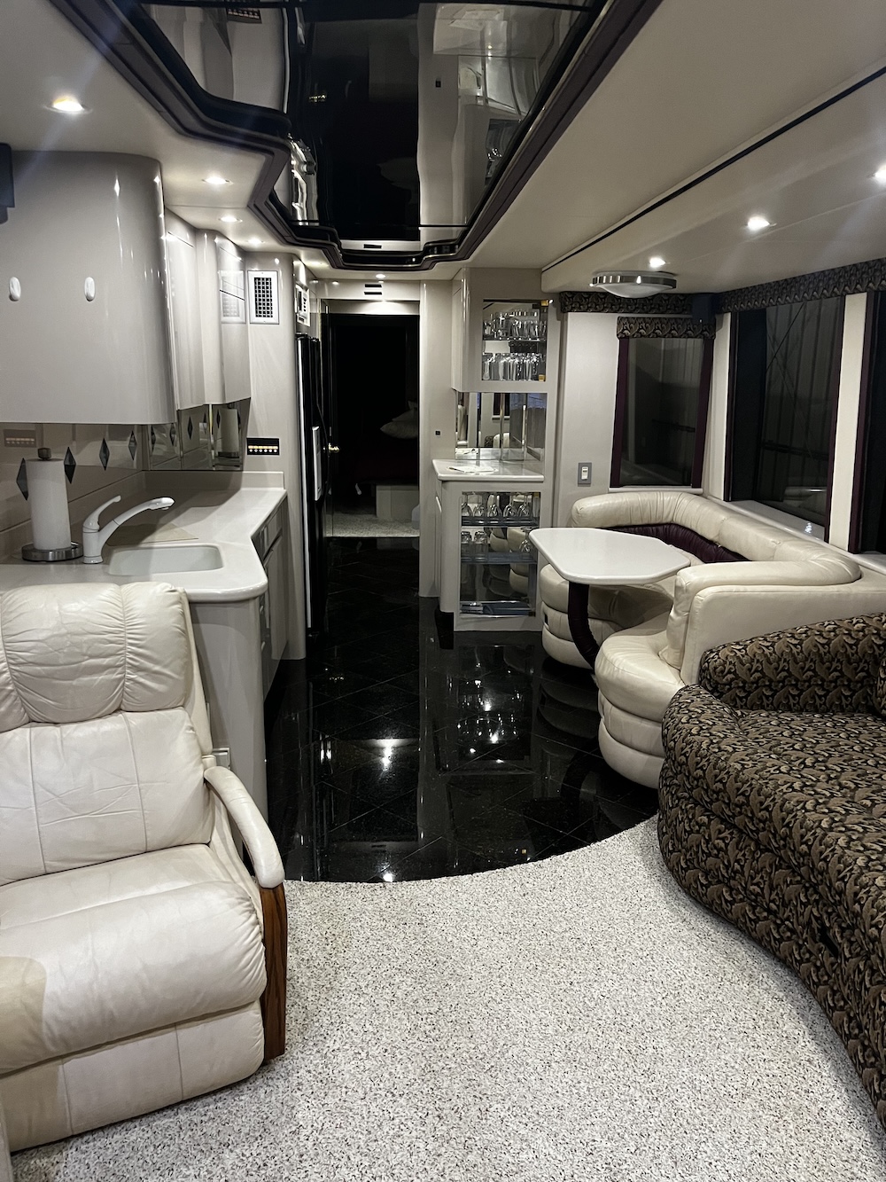 2001 Prevost Hoffman XLII For Sale