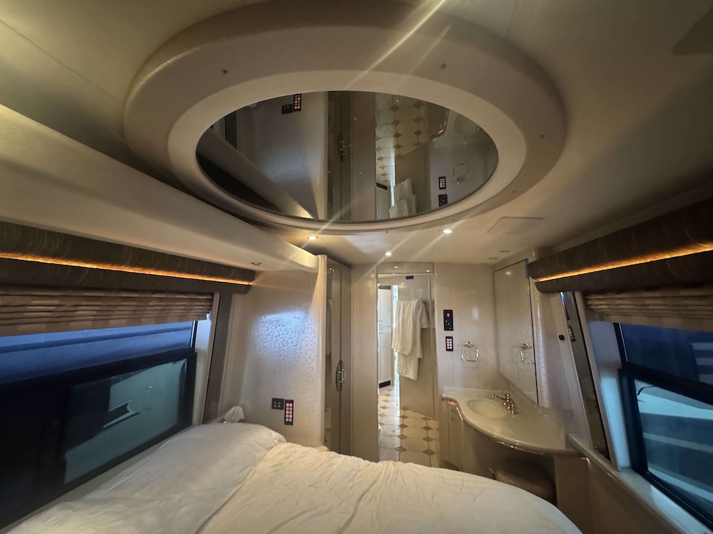 2001 Prevost Marathon H3-45 For Sale