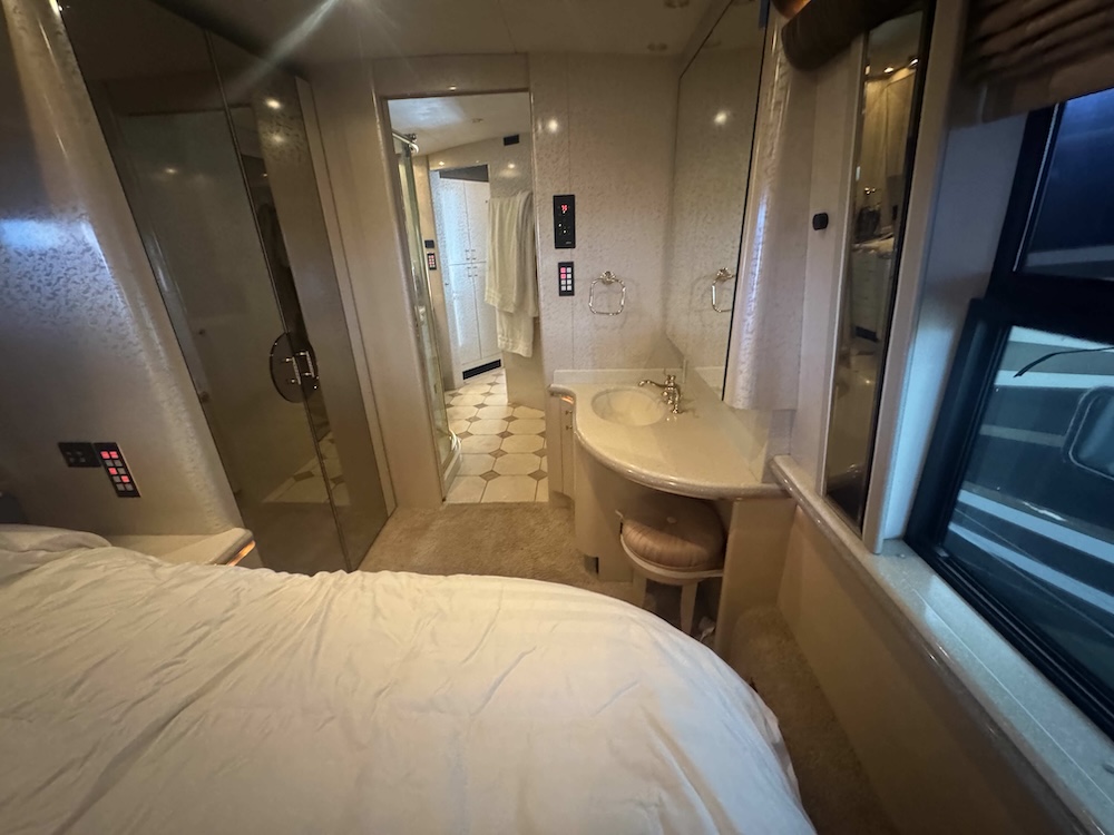 2001 Prevost Marathon H3-45 For Sale