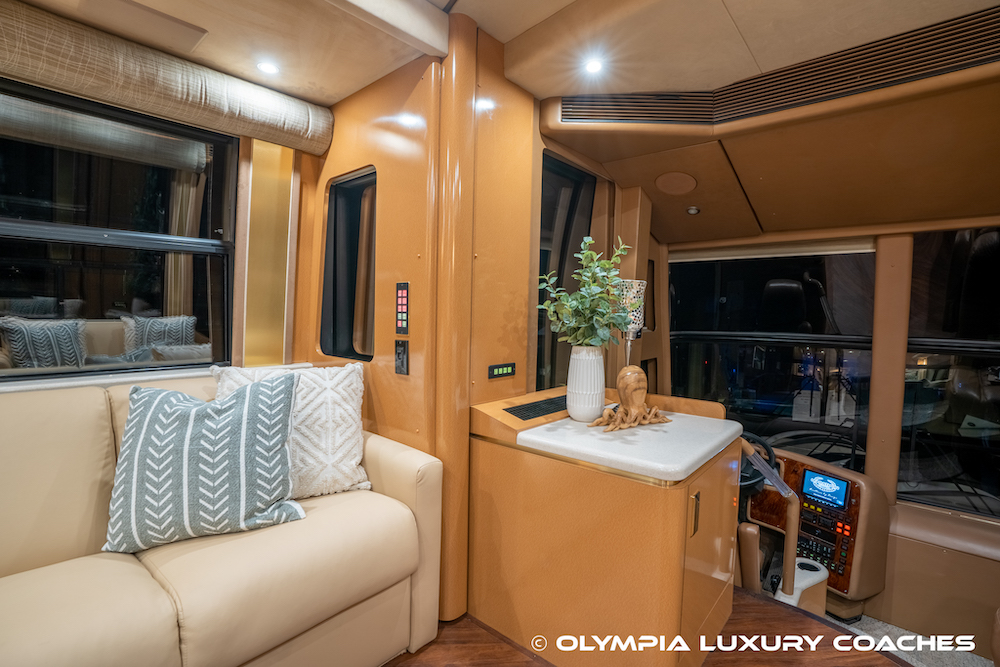 2001 Prevost Marathon H3-45 For Sale