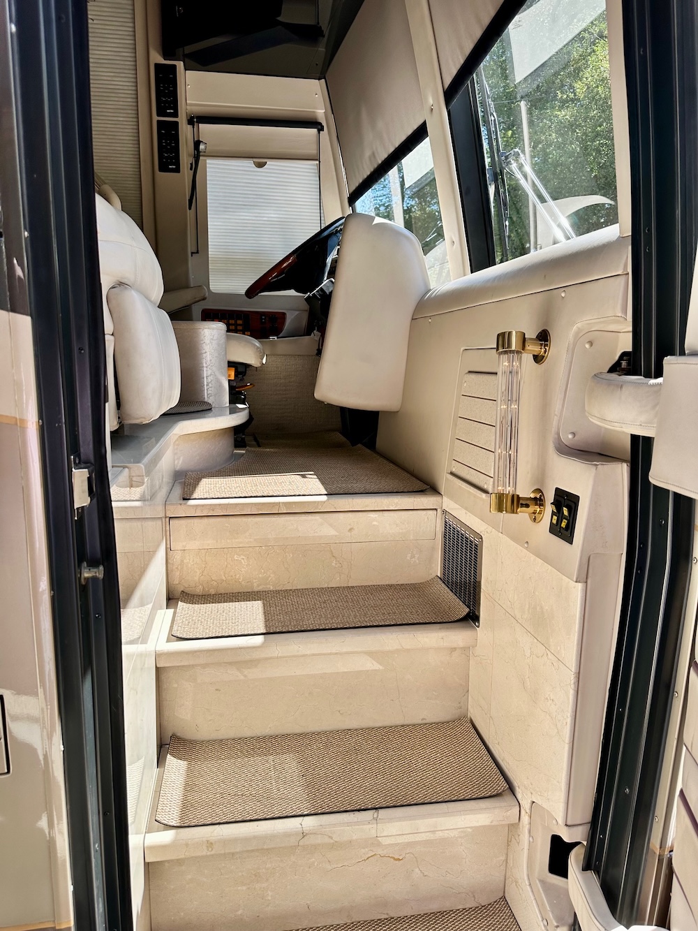 2001 Prevost Marathon H3-45 For Sale