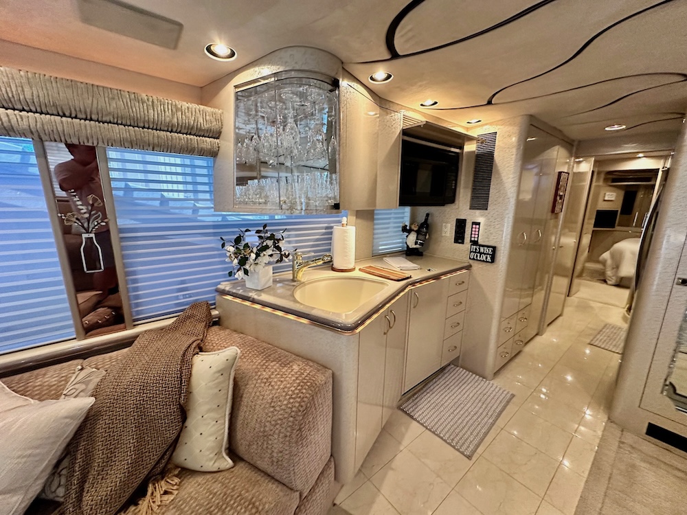 2001 Prevost Marathon H3-45 For Sale