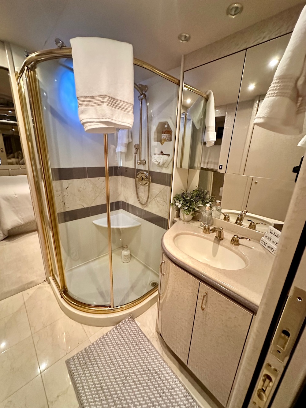 2001 Prevost Marathon H3-45 For Sale