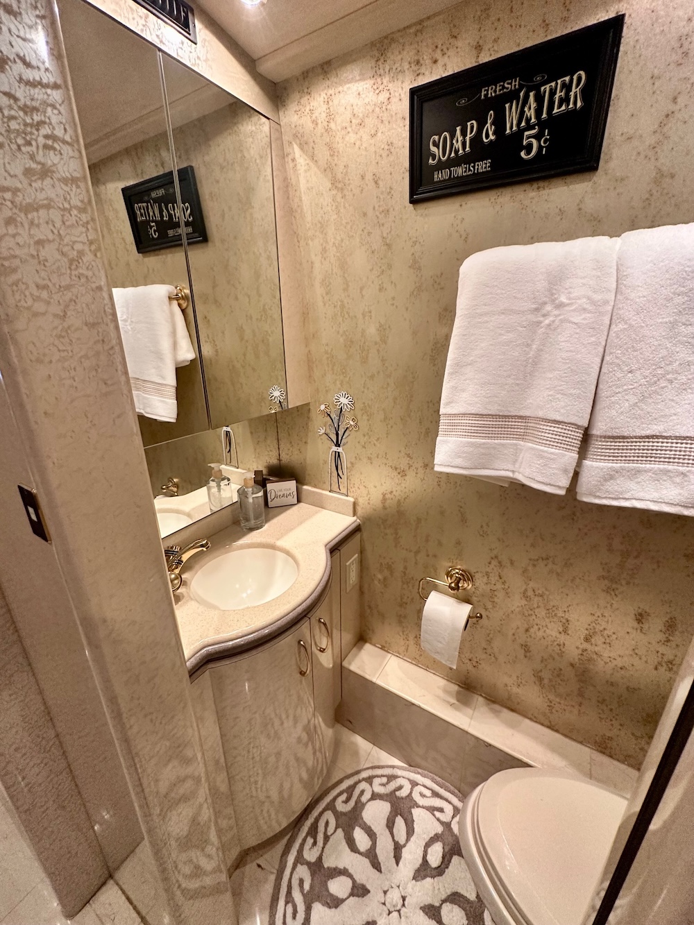 2001 Prevost Marathon H3-45 For Sale
